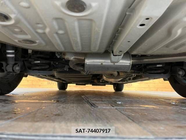 Toyota VOXY 2018-02 321583-19