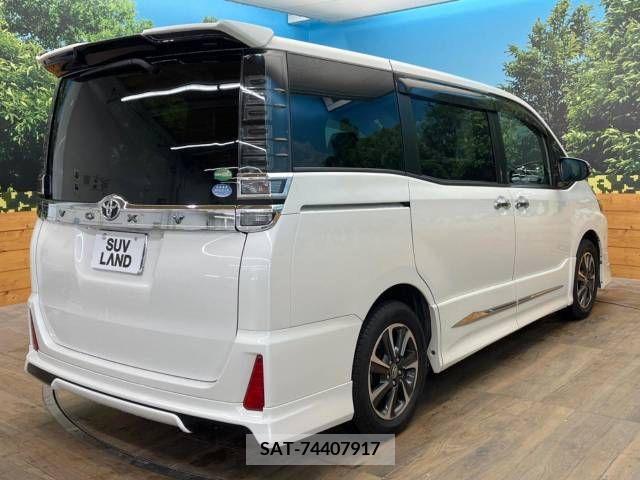 Toyota VOXY 2018-02 321583-17