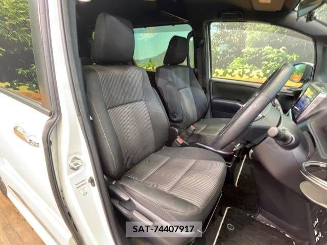 Toyota VOXY 2018-02 321583-8