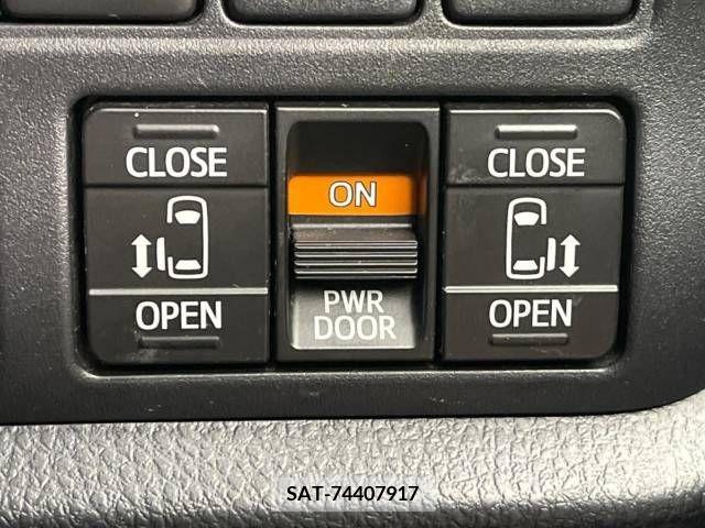 Toyota VOXY 2018-02 321583-7