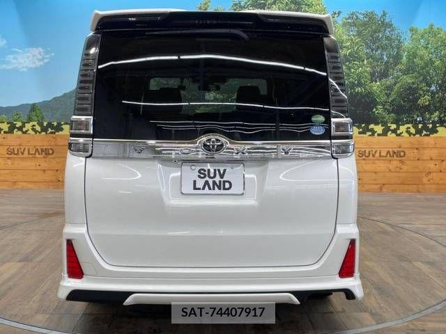 Toyota VOXY 2018-02 321583-15