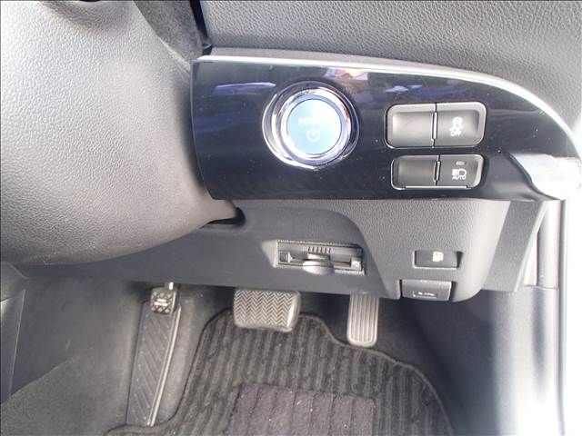 Toyota PRIUS 2019-10 189705-11