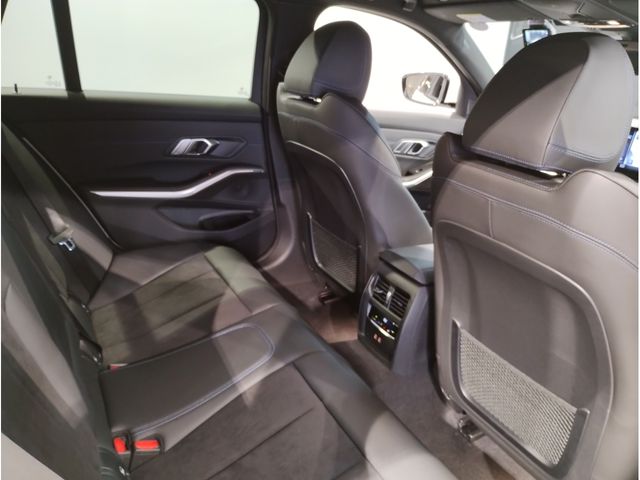 Bmw 3 SERIES 2023-03 15793-12