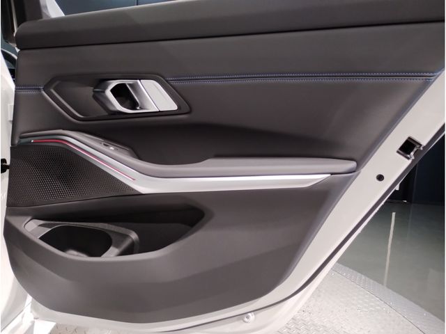 Bmw 3 SERIES 2023-03 15793-29