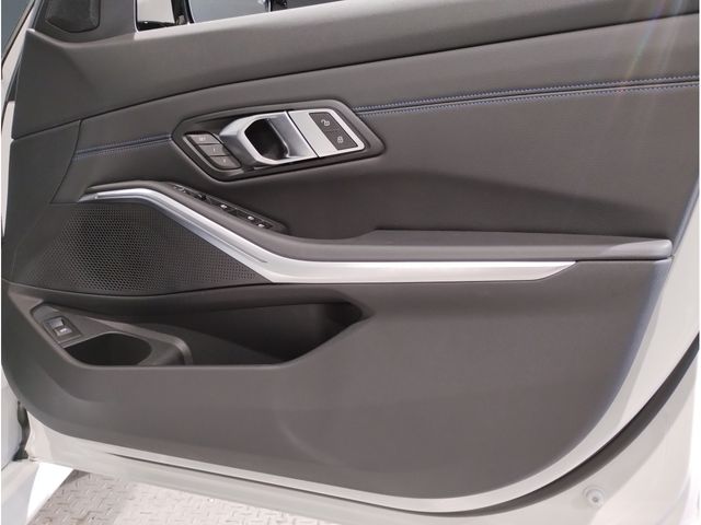 Bmw 3 SERIES 2023-03 15793-28