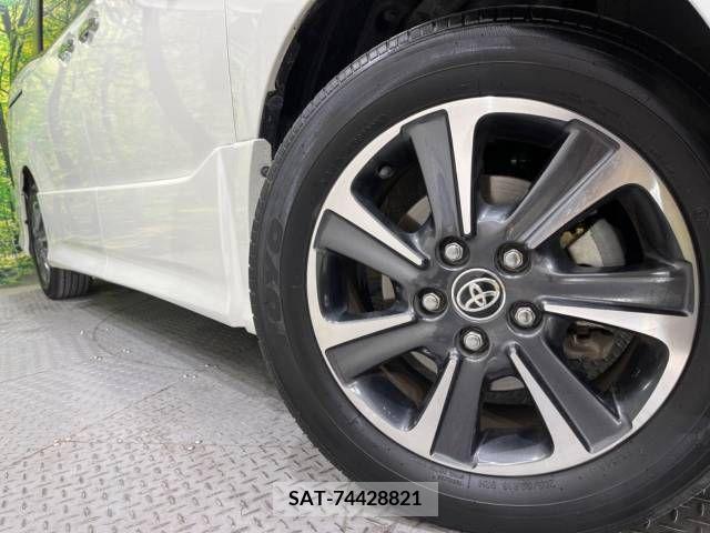 Toyota NOAH 2021-06 218508-13
