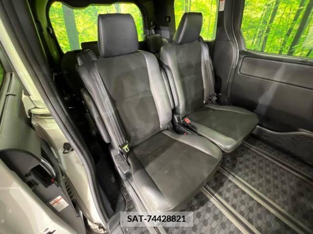 Toyota NOAH 2021-06 218508-9