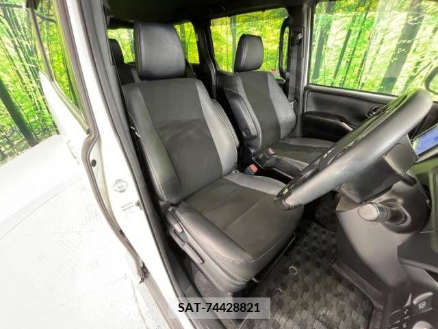 Toyota NOAH 2021-06 218508-8
