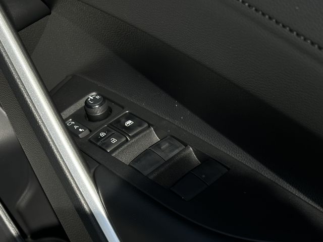 Toyota COROLLA CROSS 2023-12 10542-8