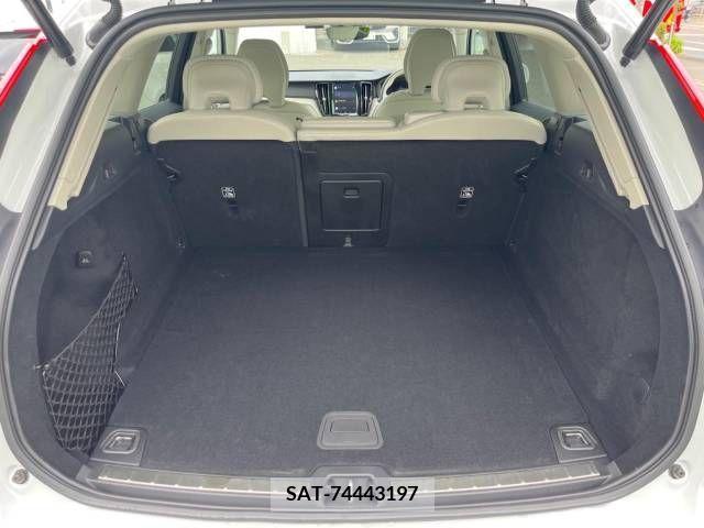 Volvo XC60 2022-09 385960-14