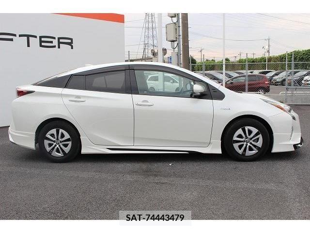 Toyota PRIUS 2018-02 375682-7