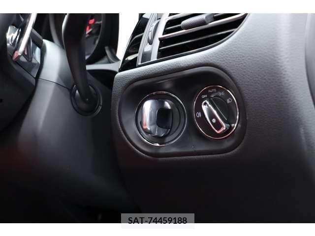 Porsche MACAN 2023-08 320115-16