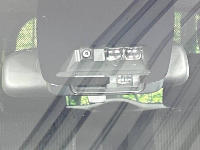 Toyota VOXY 2018-04 26591-4