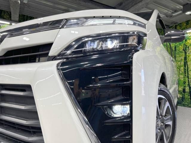 Toyota VOXY 2018-04 26591-12