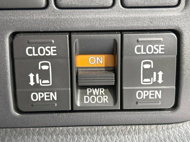 Toyota VOXY 2018-04 26591-5