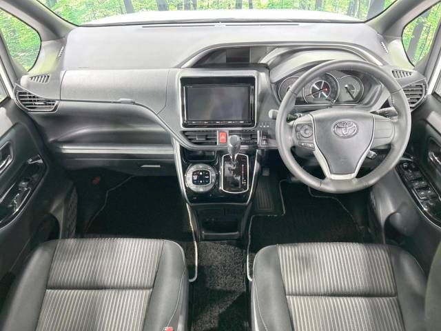 Toyota VOXY 2018-04 26591-1