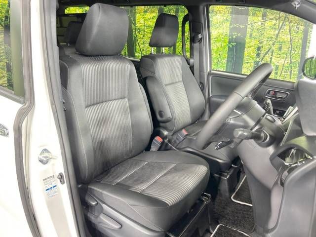 Toyota VOXY 2018-04 26591-8