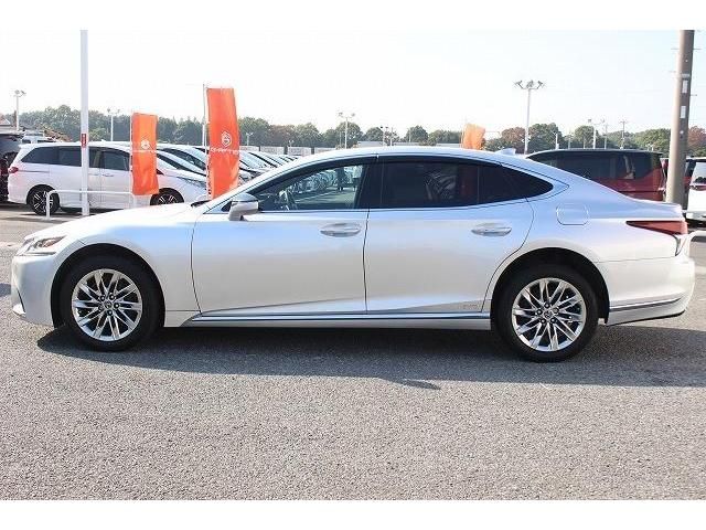 Lexus LS 2017-12 18986-7
