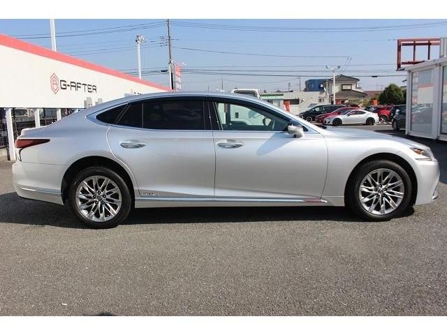 Lexus LS 2017-12 18986-9