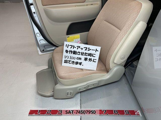 Toyota SIENTA 2013-01 287176-5