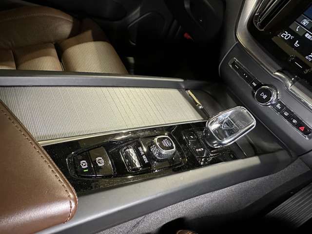 Volvo XC60 2019-09 17716-18