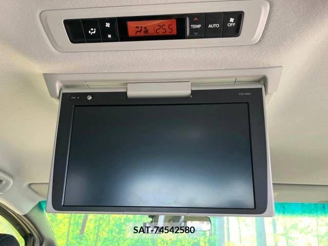 Toyota VOXY 2017-05 289197-2