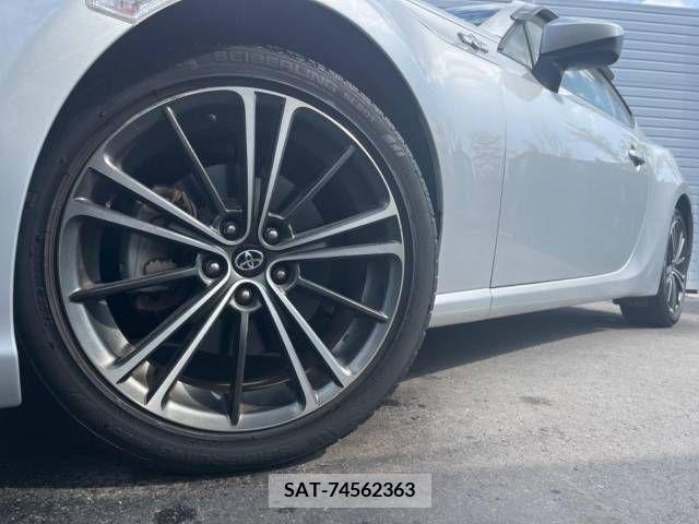 Toyota 86 2013-04 266773-13