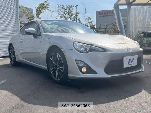 Toyota 86 2013-04 266773-16
