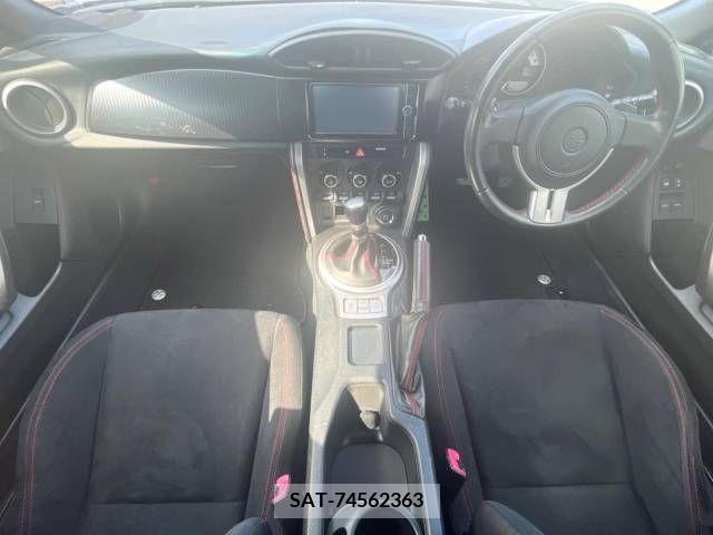 Toyota 86 2013-04 266773-1