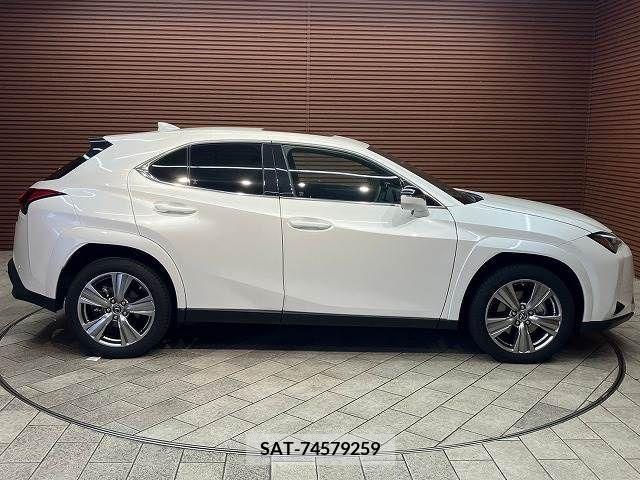 Lexus UX 2023-03 213135-16