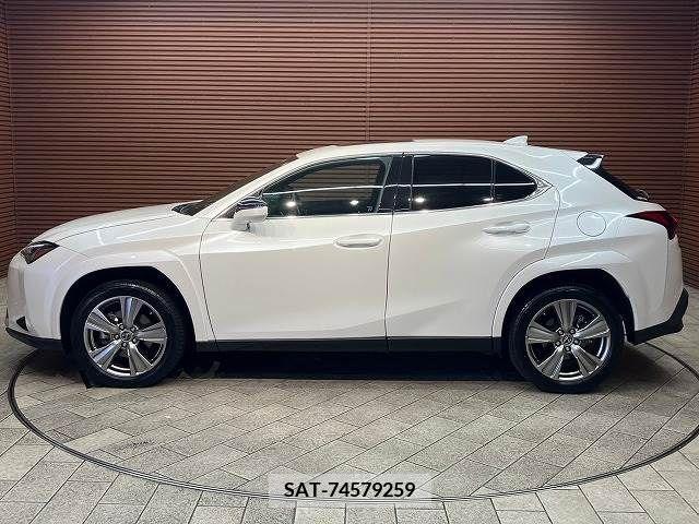 Lexus UX 2023-03 213135-18
