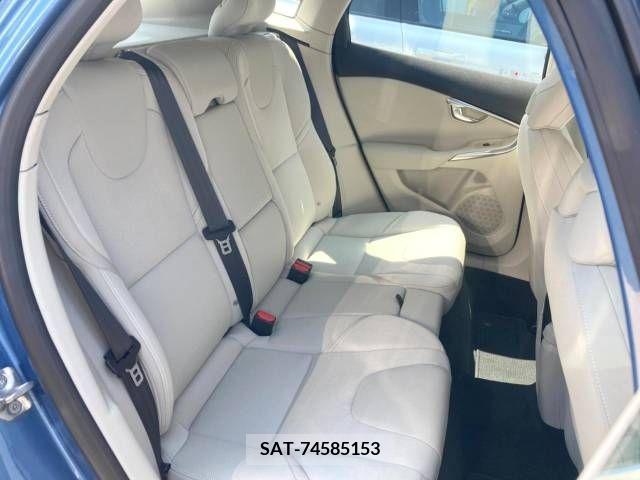 Volvo V40 2015-07 370217-12
