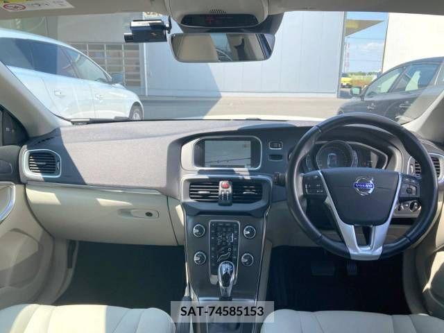 Volvo V40 2015-07 370217-1