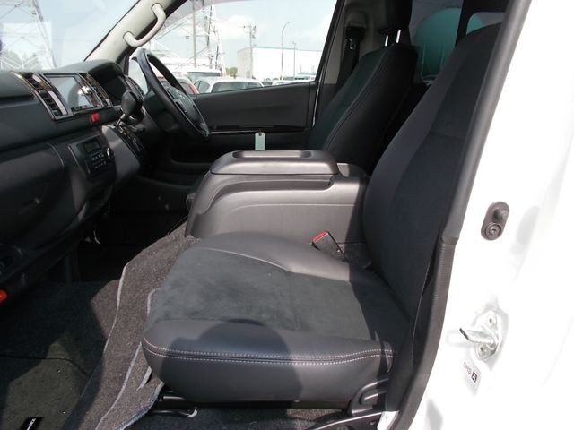 Toyota REGIUSACE VAN 2017-11 19739-19