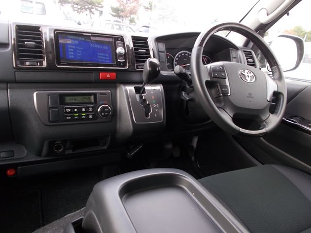Toyota REGIUSACE VAN 2017-11 19739-1