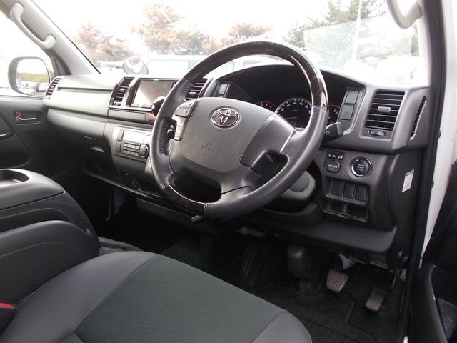 Toyota REGIUSACE VAN 2017-11 19739-8