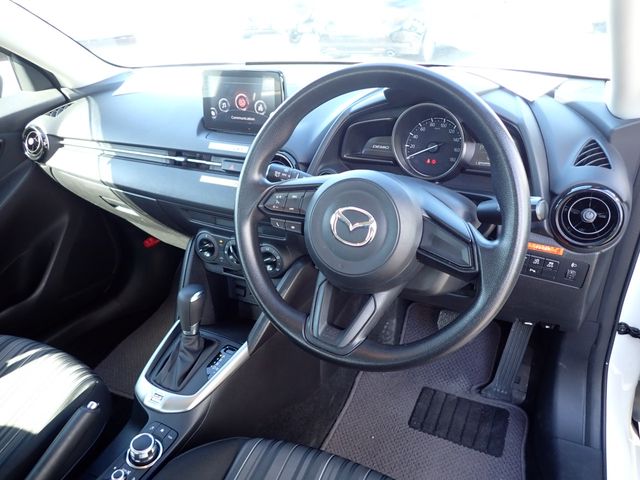 Mazda DEMIO 2018-11 181153-1