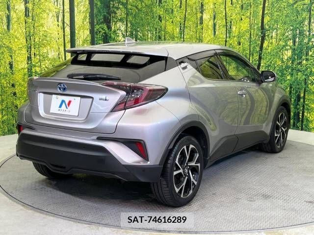 Toyota C-HR 2017-10 239032-17