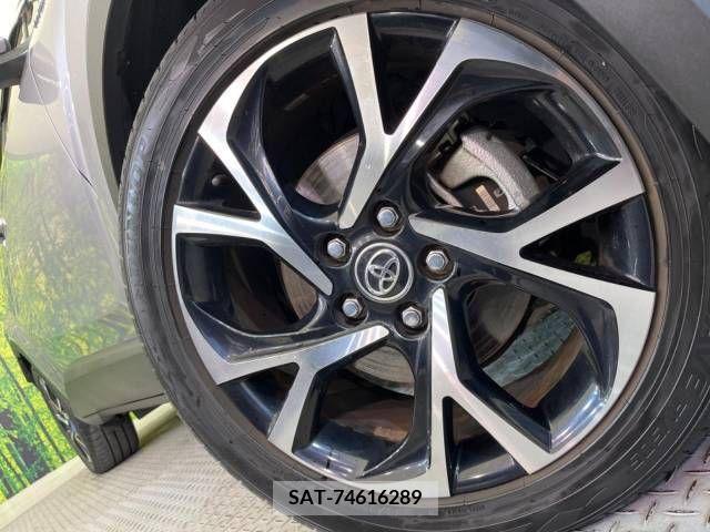 Toyota C-HR 2017-10 239032-13