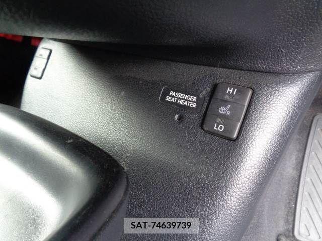 Toyota PRIUS 2017-06 329954-6