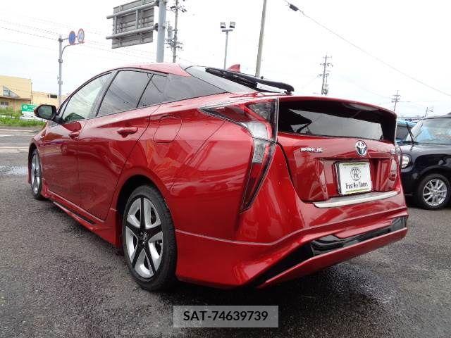 Toyota PRIUS 2017-06 329954-16