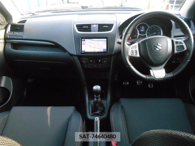 Suzuki SWIFT 2013-10 233861-8