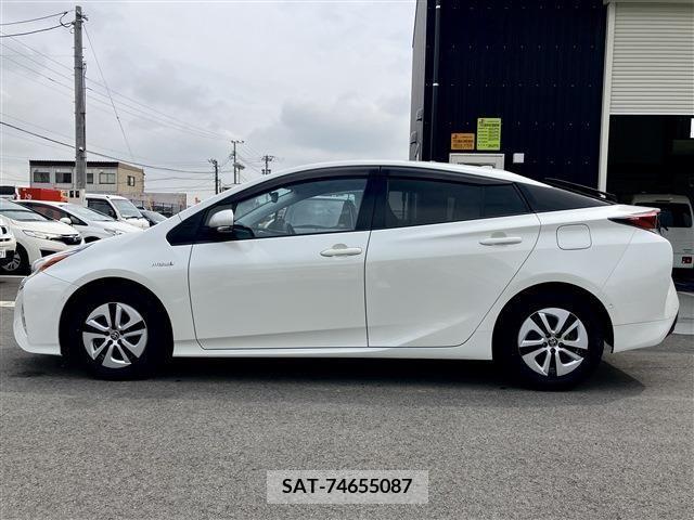 Toyota PRIUS 2016-06 330578-11