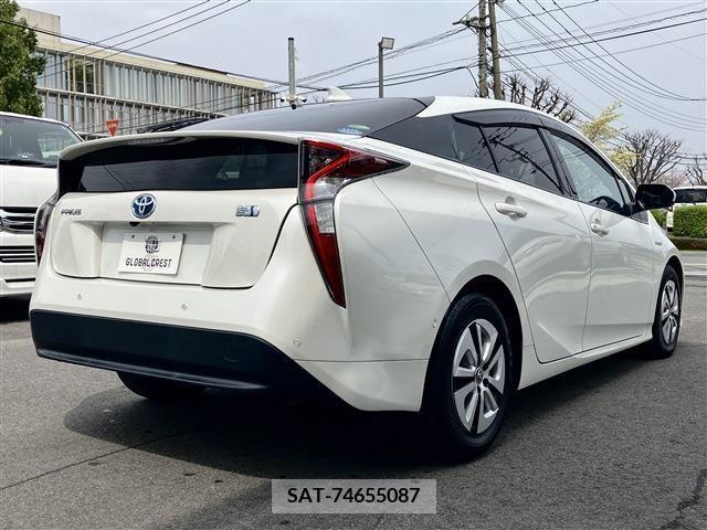 Toyota PRIUS 2016-06 330578-2