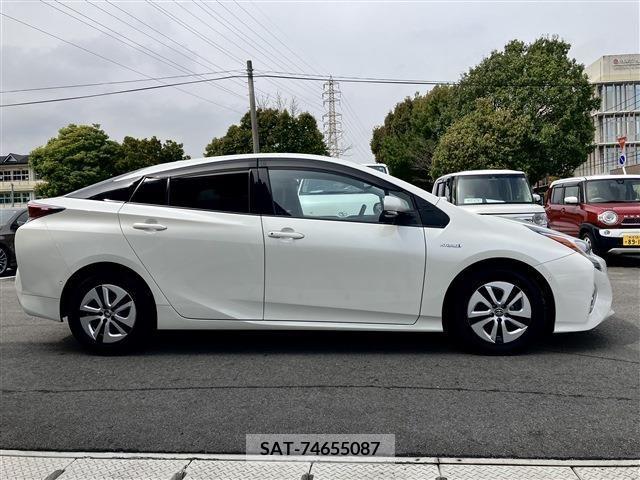 Toyota PRIUS 2016-06 330578-10