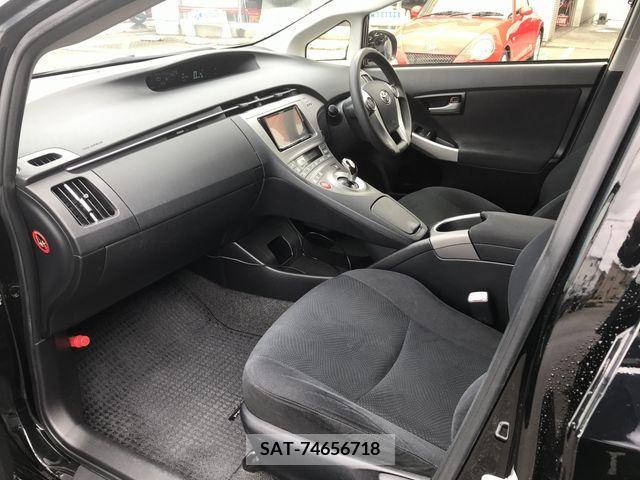 Toyota PRIUS 2013-08 282183-11