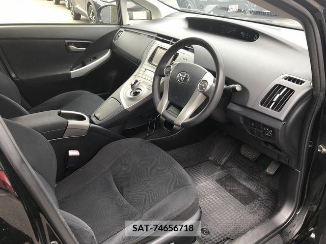 Toyota PRIUS 2013-08 282183-9