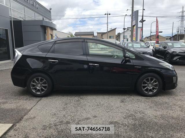 Toyota PRIUS 2013-08 282183-5