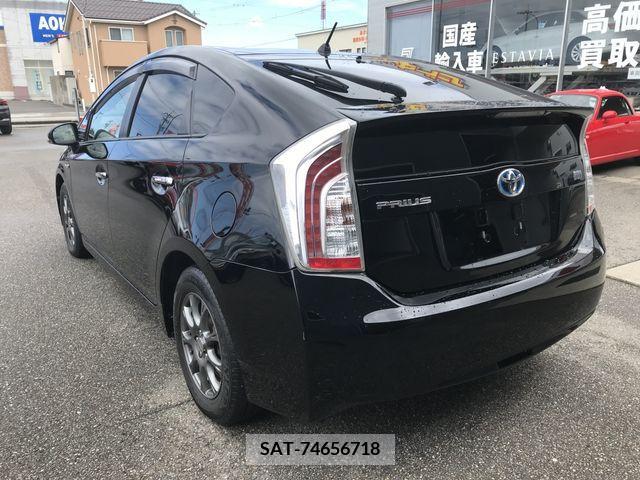 Toyota PRIUS 2013-08 282183-7