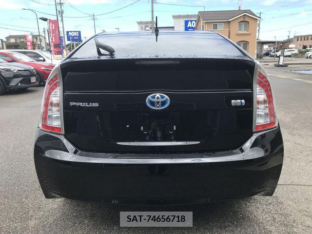 Toyota PRIUS 2013-08 282183-8